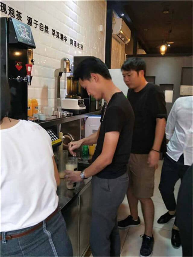 都说十个加盟九个亏？如何不加盟开一家奶茶店？(图4)