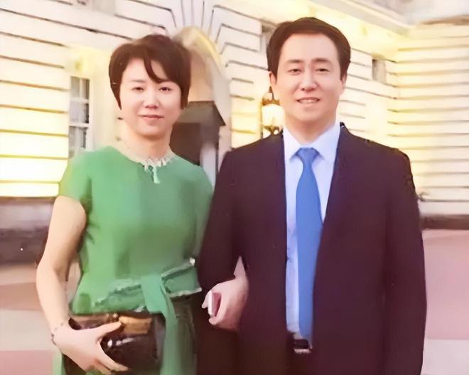 开元体育许家印的老婆和大儿子跑了(图2)