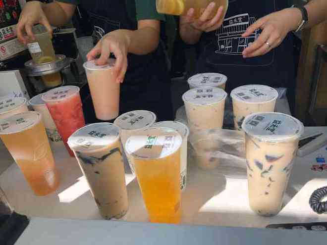 中国“奶茶之都”：超过深圳、上海一座城市狂开19万家茶饮店(图1)