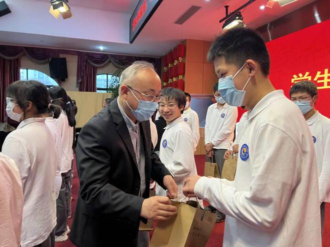 奶茶搭配“绿马”糕点杭州这所中学给中考生加油有点可爱有点甜(图2)