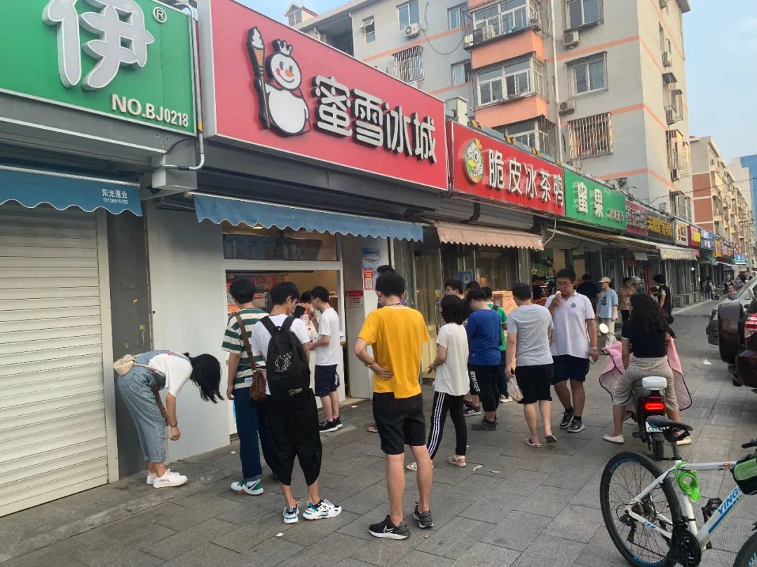 开元体育年轻人一年花掉上千亿元买奶茶茶饮加盟店却“十店九亏”钱被谁赚了？(图8)