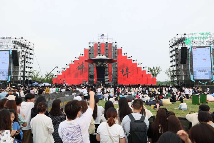 开元体育甜啦啦▪蚌埠市首届大学生音乐节活力启幕(图2)